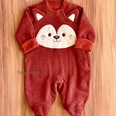 Macacão Plush Bouclé Forrado Bordado Fofinho Raposinha Roy