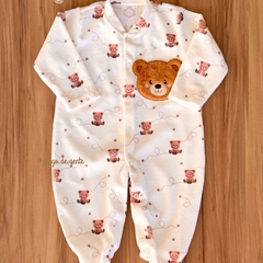 Macacão Plush Unissex Bordado Ursinho Bonnie